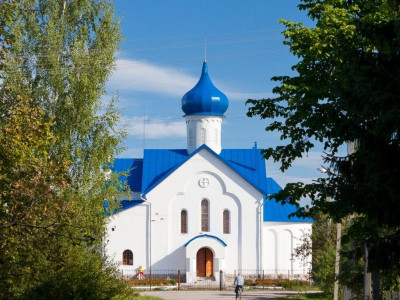 Храм Святого Духа в посёлке Батецкий.